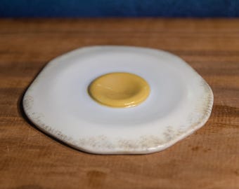Ceramic Fried Egg Spoon Rest – Handmade Sunny Side Up Ceramic Egg, Fried Egg Decor, Egg Teabag Rest, Fried Egg Kitchen Decor, Breakfast Art