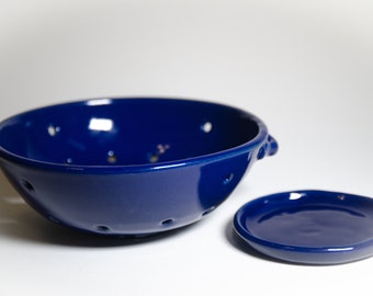 Deep Blue Berry Bowl & Saucer – Ceramic Blue Berry Bowl And Dish, Stoneware Strainer And Plate, Blue Fruit Bowl, Wheel-Thrown Berry Bowl