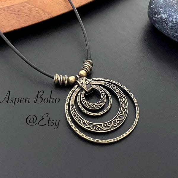 Boho Kreis Halskette, große Anhänger Halskette, antike Bronze Halskette, Boho Halskette, Lederkette, Choker, Boho Schmuck, Geschenk