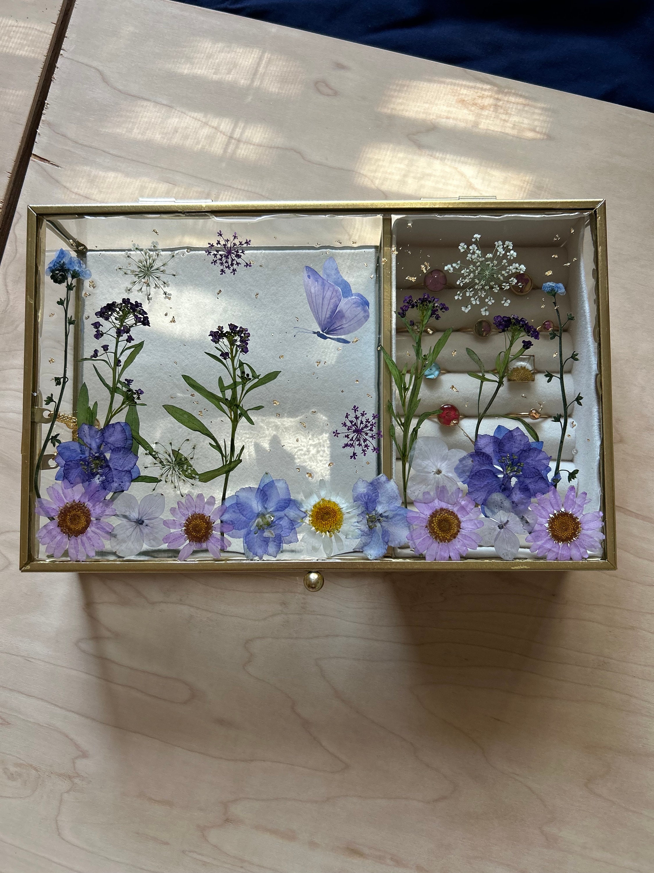 Blooming Beauty: Custom Resin and Glass Jewelry Box with Dried Flowers