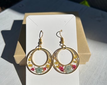 Dainty real flowers in resin with gold flakes, circular earrings- perfect spring earrings