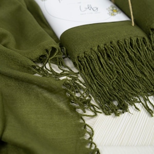 Goście Ślubny Szal Oliwkowy Pashmina Hurtowy Szal Pashmina, Personalizowany Szal Druhny, Upominek na Wieczór Panieński, Upominki Ślubne dla, Szal Ślubny