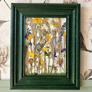 Pressed Flower Frame – Botanical Wall Art, Green Wooden Cottagecore Decor