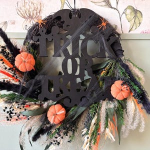Halloween Wreath with Trick or Treat Wooden Sign – 16 inch (40 cm) Fall Door Decor with Dried Flowers & Mini Pumpkins