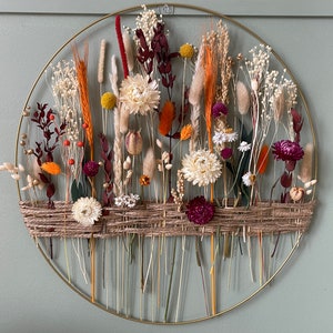 Autumn decoration with dried flowers. Gold floral hoop with jute twine. Wall decor for boho style house zdjęcie 9