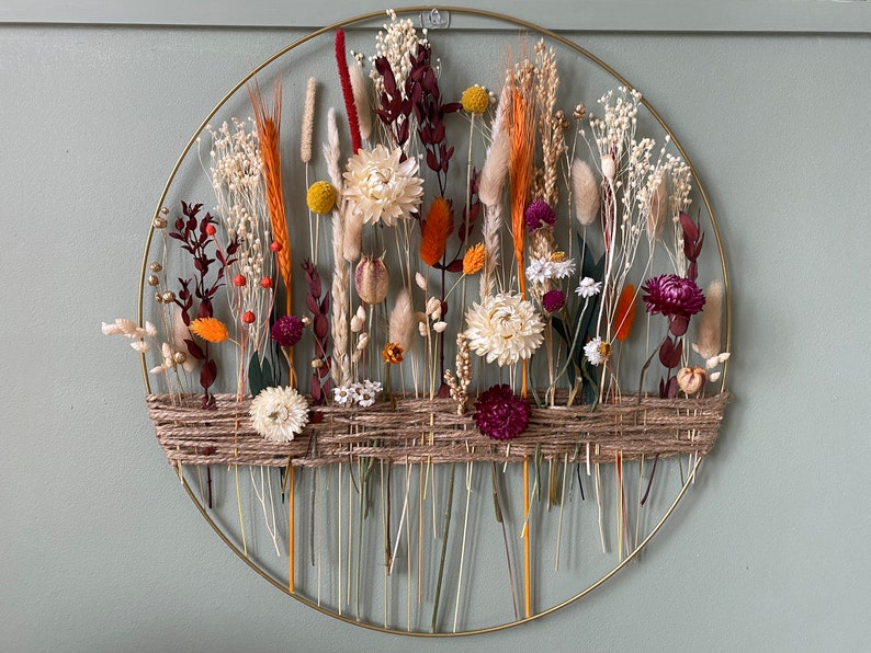 Autumn decoration with dried flowers. Gold floral hoop with jute twine. Wall decor for boho style house zdjęcie 9