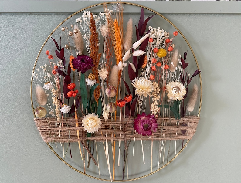 Autumn decoration with dried flowers. Gold floral hoop with jute twine. Wall decor for boho style house zdjęcie 1