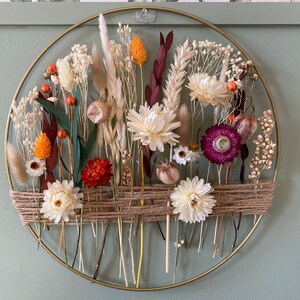 Autumn decoration with dried flowers. Gold floral hoop with jute twine. Wall decor for boho style house zdjęcie 7