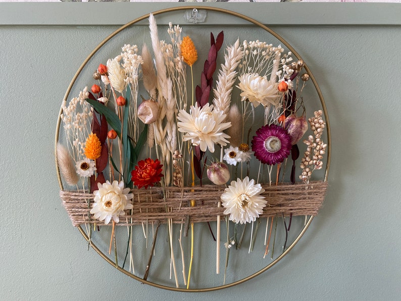 Autumn decoration with dried flowers. Gold floral hoop with jute twine. Wall decor for boho style house zdjęcie 7