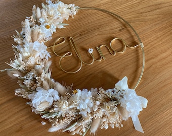 Personalized boho wreath with earthy beige dried flowers for naturalistic interiors. Gold hoop with preserved flowers in farmhouse style.