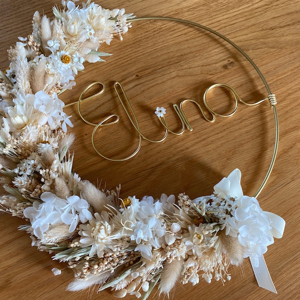 Personalized boho wreath with earthy beige dried flowers for naturalistic interiors. Gold hoop with preserved flowers in farmhouse style.