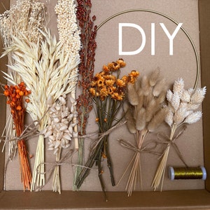 Kit de corona de otoño de bricolaje con flores y hierbas secas y conservadas. Corona minimalista al estilo de una casa de campo. Decoración rústica de otoño
