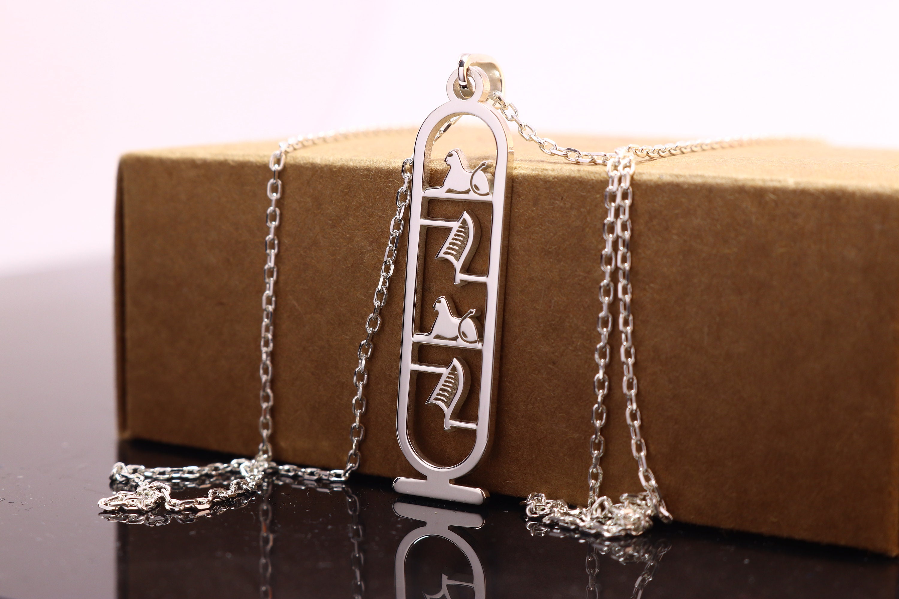 Pendentif Cartouche Égyptien En Argent 800/1000 - Hiéroglyphes - Hauteur 5 Cm