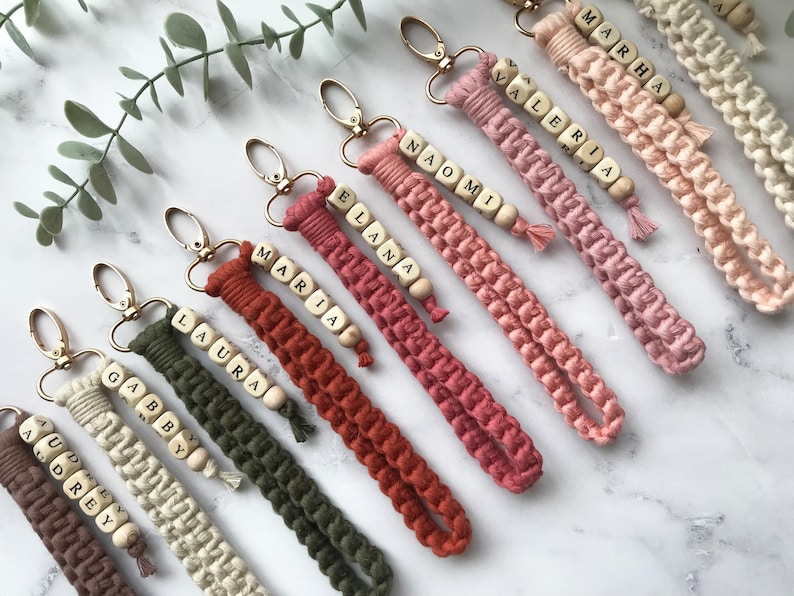 There is a personal name next to the macrame key chains, which are knitted with 100% natural cotton yarn.