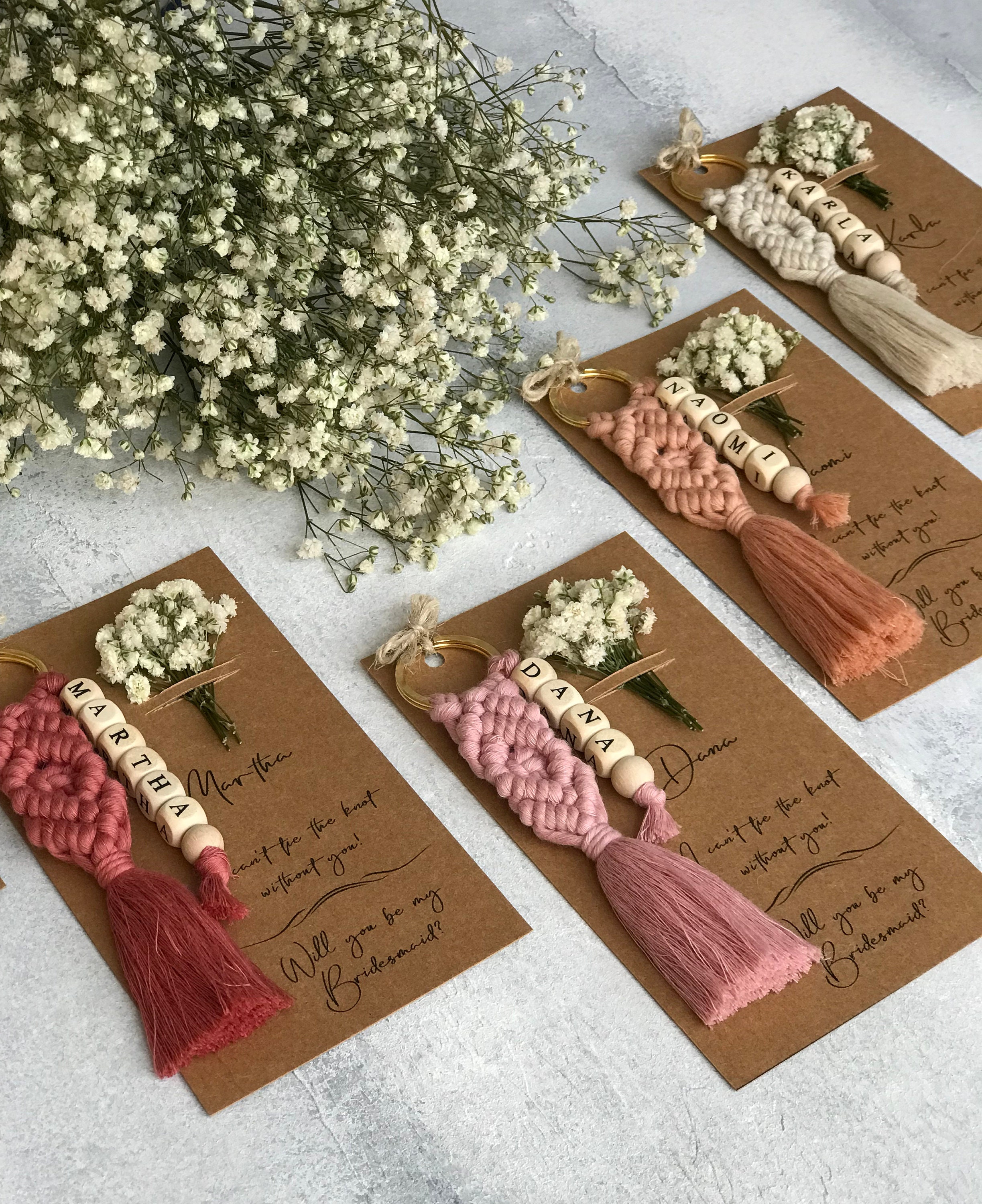 Portachiavi Damigella D'Onore 'Vuoi Essere La Mia Damigella?' - Ciondolo Fiore In Acciaio Inox Con Sacchetto Regalo - Richiesta Matrimonio Originale