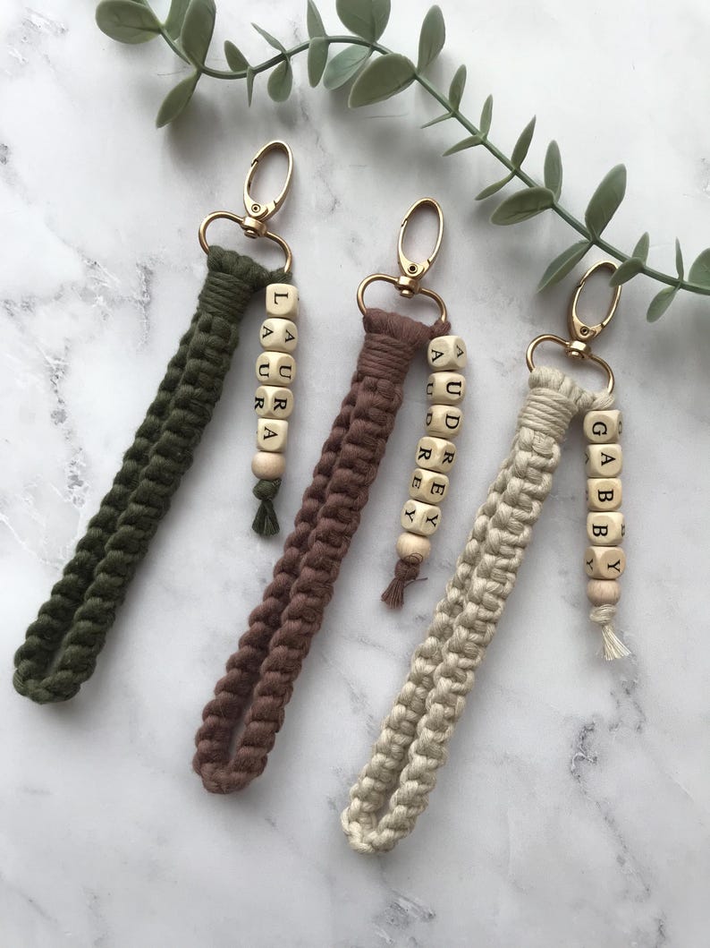 There is a personal name next to the macrame key chains, which are knitted with 100% natural cotton yarn.