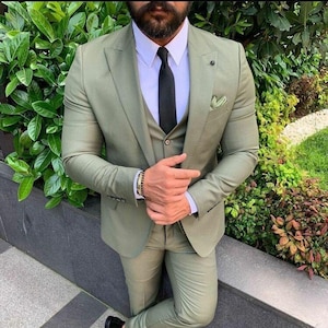 Sage Green 3-Piece Suit: Men&#39;s Casual Fit Wedding Suit