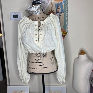 Cotton Renaissance Crop Top: Off-Shoulder Pirate Style