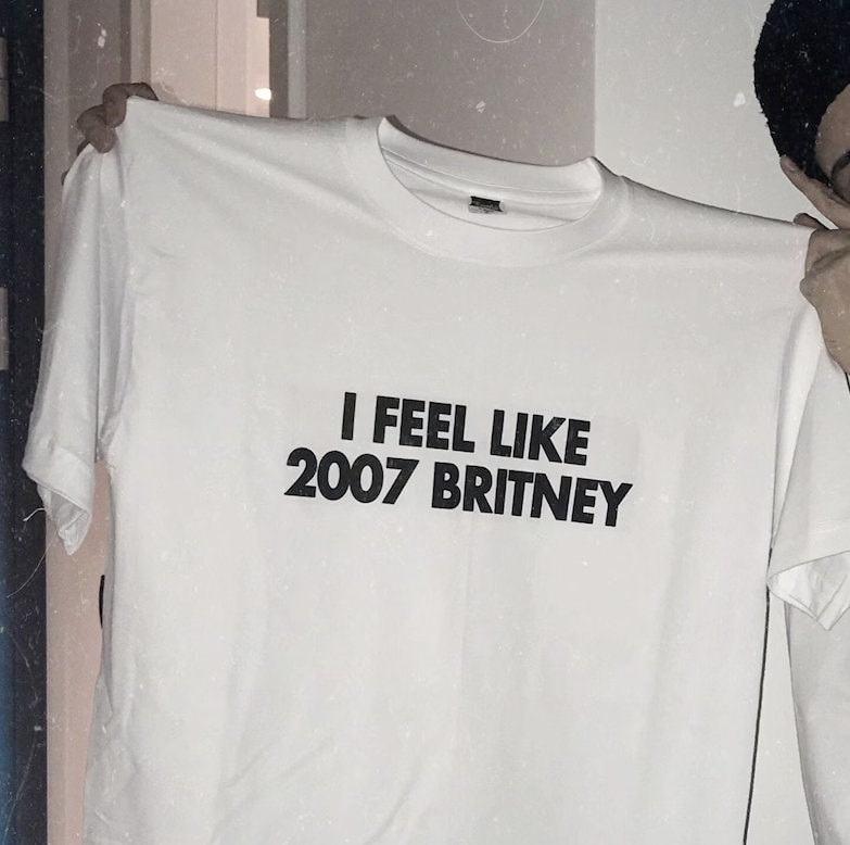 Me siento como 2007 Britney Y2K Camiseta maldita Meme divertido Camisas de Twitter que van duro GenZ Meme meme Tee 90s Estilo Camiseta maldita ironica Adultos Etsy Espana