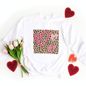 Valentine&#39;s Leopard Hearts Women&#39;s Shirt