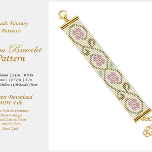 Puede incluir: Un brazalete tejido de color blanco con un patrón floral en rosa y marrón. El brazalete mide 12,7 cm de largo y 2 cm de ancho. El brazalete está hecho con cuentas Miyuki Delica 11/0.