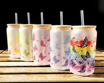 Milchglas aus Borosilikatglas mit Bambusdeckel und Glasstrohhalm Motiv Schmetterlinge /Personalisiertes Geschenk, die perfekte Geschenkidee