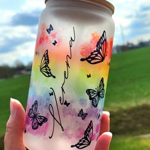 Milchglas aus Borosilikatglas mit Bambusdeckel und Glasstrohhalm Motiv Schmetterlinge /Personalisiertes Geschenk, die perfekte Geschenkidee Bild 2
