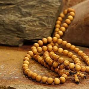 Sandalwood Mala Necklace 10 mm 108 knotted sandalwood Japa mala - Wood bead necklace Sandalwood rosary Hindu Buddhist Tibetan prayer beads