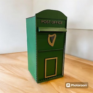 Ierse AN Post-huwelijkskaartbrievenbus - Gratis personalisatie - 3 minuten om zelf te bouwen, plat verpakt - Gemaakt van multiplex - Snelle verzending Decor