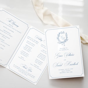 Modello vintage per programma di matrimonio ripiegabile, stemma iniziale, blu polvere di 4 pagine, ordine di servizio, opuscolo piegato modificabile con cerimonia in chiesa, ANET