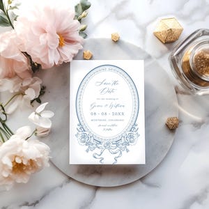 Plantilla para guardar la fecha con marco floral vintage: anuncio de boda, tarjeta con rosas azules polvorientas, invitación azul francesa, estilo victoriano, THEA