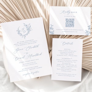 Plantilla de invitación de boda con monograma floral: logotipo azul polvoriento, detalles, código QR, RSVP, kit editable de corona botánica, MAEVE