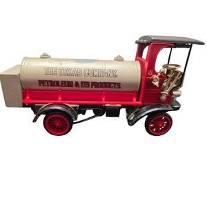 Ertl 1910 Mack Senior Train Engine D-Cast Piggy Bank #1655 Texaco