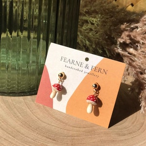 Mini pendientes colgantes de hongo: joyería cottagecore bañada en oro de 24 k