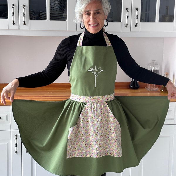 Kıtchen apron | Gift For Grandama |  gift for mother  | Apron with Embroidered Dove Pattern on Green Linen |  Aprons for women