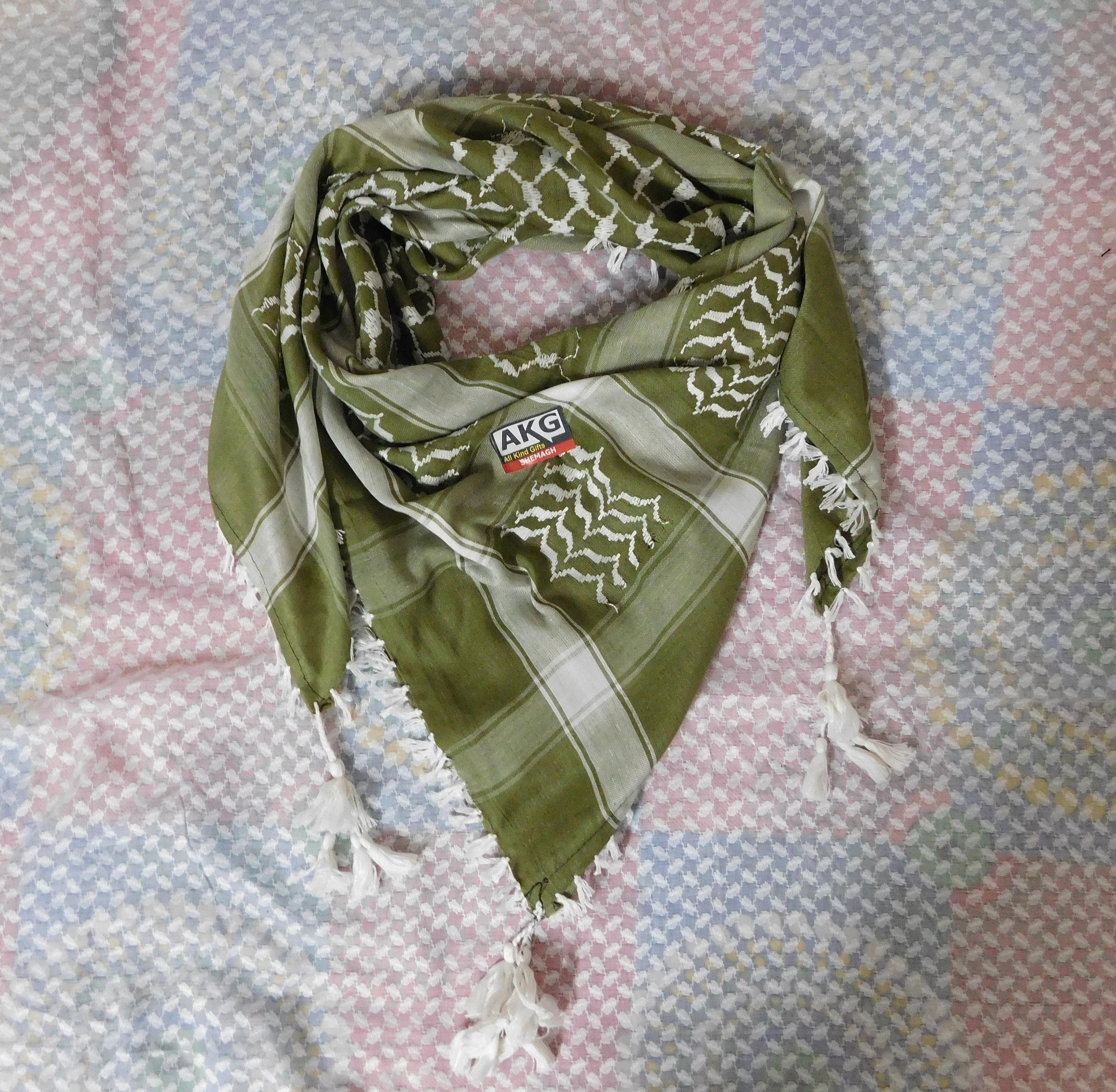 パレスチナ製クーフィーヤ（緑） 緑色のパレスチナのクーフィーヤ・スカーフ | 「アル・クッズ