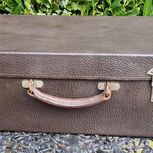 Vintage brown leather suitcase or weekend case 20&quot; x 14&quot; x 7&quot;