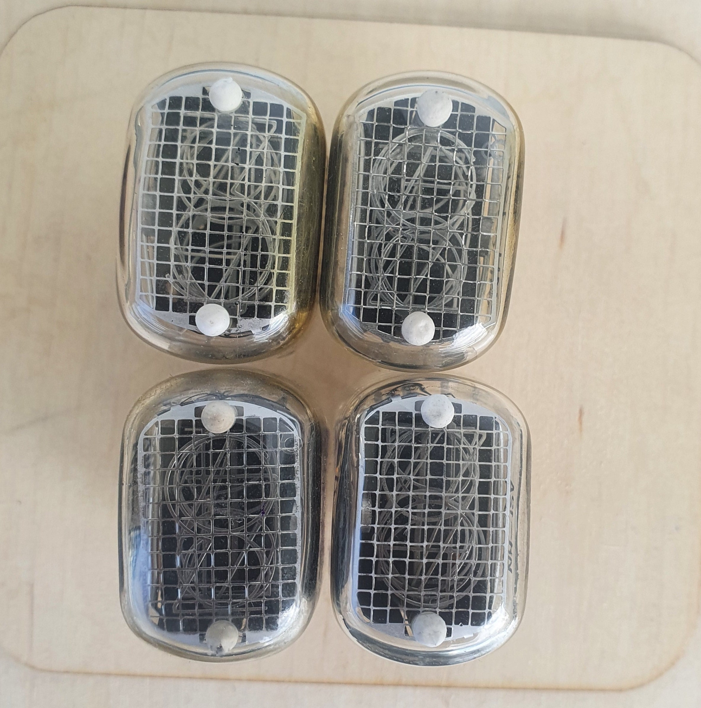 ニキシー管4本入り（12インチ）のセット。ニキシー時計用。テスト済み