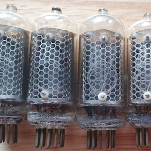 Lot von 4 in 8 Nixie-Röhren. Für Nixie Uhr. Geprüft.