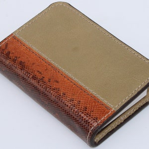 Serpiente marina marrón / Cuero de cordero dorado Billetera del Nuevo Testamento