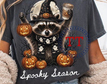 Gruseliger Waschbär (PNG), Halloween-Kürbiseimer, Pumpkin Spice Latte, süßes Herbst-Shirt-Design, lustiger Waschbär