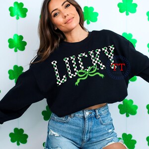 Lucky St Patrick's Day Arched Varsity Letter Coquette Retro Checkerboard Shamrock Girls Preppy Bow Png Transferência Sublimação Digital Download