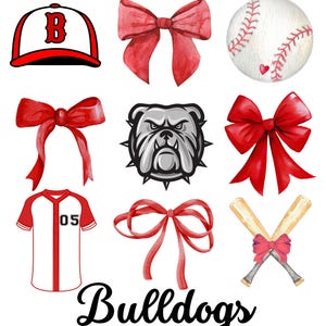 Pu&ograve; includere: Un set di immagini clipart digitali a tema rosso e bianco con una palla da baseball, un berretto da baseball, una mascotte bulldog, una maglia e fiocchi. Il testo "Bulldogs" &egrave; scritto in nero nella parte inferiore dell'immagine.