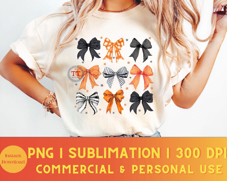 Pu&ograve; includere: Una maglietta bianca con un design di nove fiocchi neri, arancioni e bianchi. I fiocchi sono disposti in modo casuale sulla maglietta. Il testo "PNG | SUBLIMATION | 300 DPI COMMERCIAL & PERSONAL USE" &egrave; stampato nella parte inferiore della maglietta.