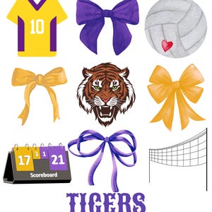 Peut inclure: Un ensemble de neuf images clipart num&eacute;riques repr&eacute;sentant un tigre mascotte, un ballon de volley-ball, un tableau d'affichage, un maillot et quatre n&oelig;uds en violet et jaune. Le texte "TIGERS" est affich&eacute; dans une grande police stylis&eacute;e.