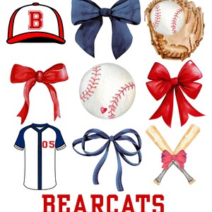 Pu&ograve; includere: Set di clipart ad acquerello con illustrazioni a tema baseball. Il set include un berretto da baseball con una "B" rossa, una palla da baseball, un guanto da baseball, una maglia con il numero "05" e tre diversi fiocchi in rosso e blu.