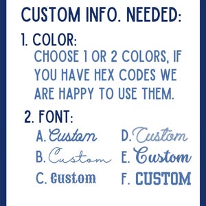 Peut inclure: Un fond blanc avec du texte bleu d&eacute;crivant les options de personnalisation d'un produit. Le texte indique "CUSTOM INFO. NEEDED: 1. COLOR: CHOOSE 1 OR 2 COLORS, IF YOU HAVE HEX CODES WE ARE HAPPY TO USE THEM. 2. FONT: A. Custom D. Custom B. Custom E. Custom C. Custom F. CUSTOM"