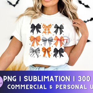 Pu&ograve; includere: Una maglietta bianca con un design di nove fiocchi arancioni, neri e bianchi. I fiocchi sono disposti in una griglia. Il testo "PNG | SUBLIMATION | 300 DPI COMMERCIAL & PERSONAL USE" &egrave; stampato nella parte inferiore della maglietta.