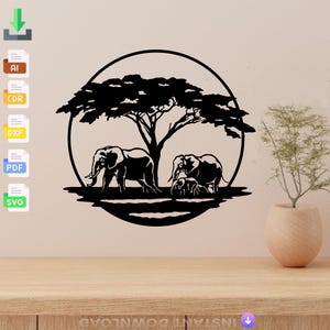 Może przedstawiać: Czarna sylwetka drzewa i słoni w okrągłej ramie. Projekt przedstawia dwa dorosłe słonie i małego słonia pod koroną drzewa. Grafika jest umieszczona na neutralnym tle.