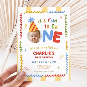 Convite de aniversário com foto editável "É divertido ter um ano", cores primárias, chapéu de festa "Um é divertido", 1º aniversário, download instantâneo, eletrônico BD52